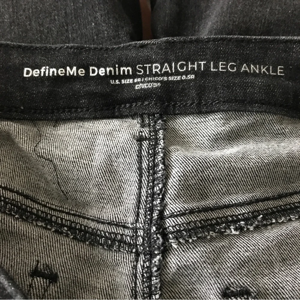 Chicos “Define Me Denim”‎ size 0.5 or size 6 straight leg ankle raw hem b…